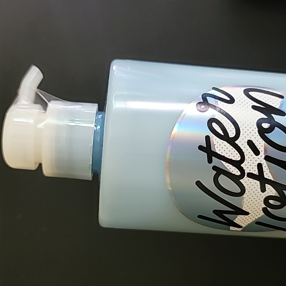 Victoria's Secret Pink Water Replenishing Body Lotion with Hyaluronic Acid - Picture 5 of 6